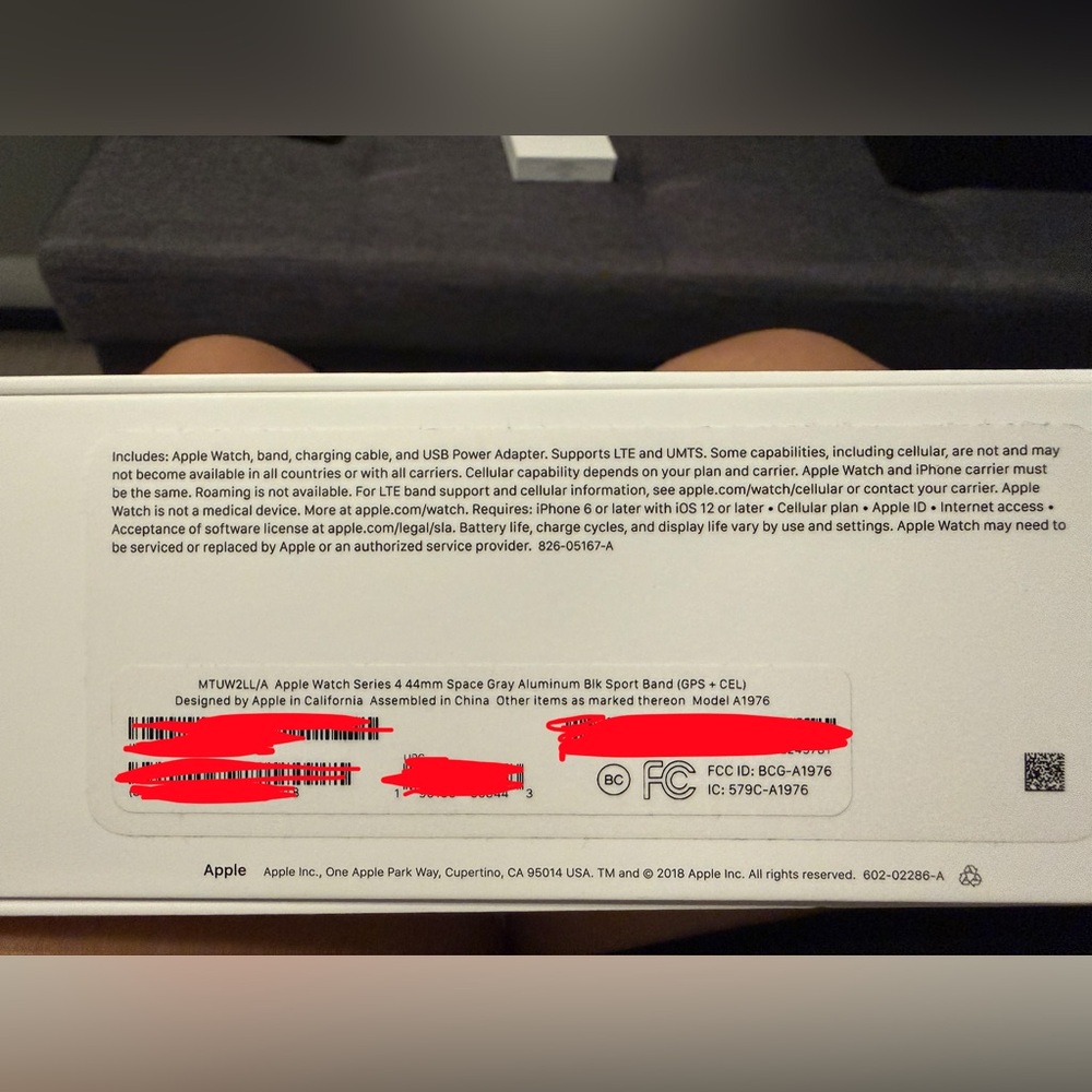 Apple Watch Series 4 Space Grey Aluminum 44mm GPS+Cellular S/M Black Sport Band - Picture 6 of 7